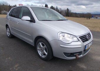 Volkswagen Polo 1,2 60 000KM tažné, benzín manuál 40 kw - 7