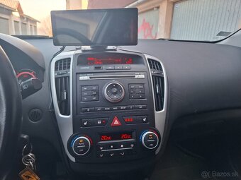 Kia Ceed 1,6 crdi 85kw 2010 24500km - 7