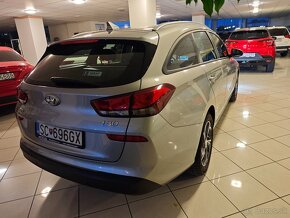 Hyundai i30 kombi 1.6crdi AUTOMAT v záruke - 7