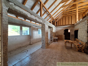 Priestranný dom v rekonštrukcii v krásnej dedinke Kamenica - 7