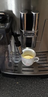 Predám plneautomatický Delonghi PrimaDonna - 7