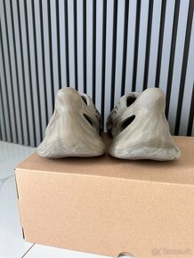 Dámske Yeezy foam RNNR - 7