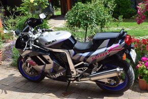 SUZUKI GSXR 1100 - 7