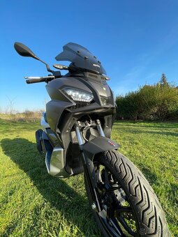 Aprilia 125 SR GT - 7