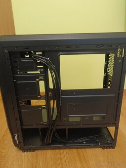 Predám Pc skriňu Genesis Titan 750 - 7