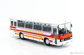 Ikarus 256, bielo/červený, "Kraftverkehr Zittau",mierka 1:43 - 7