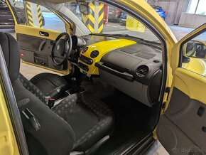 VW New Beetle 2.0 (žlto-čierny) - 7