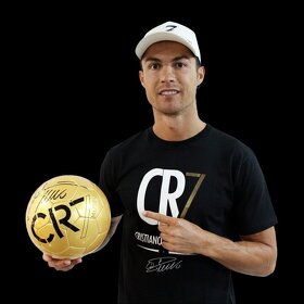 Zlatá lopta Cristiana Ronalda s autogramom CR7 PREDANÉ - 7