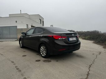 Hyundai Elantra - 7