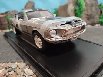 prodám model 1:18 shelby GT 500KR 1968 - 7