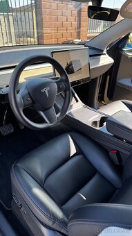 Tesla Model Y Long Range - 7