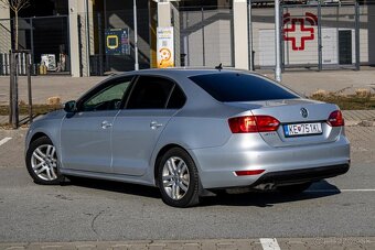 Volkswagen Jetta 2.0 TDI Highline - 7