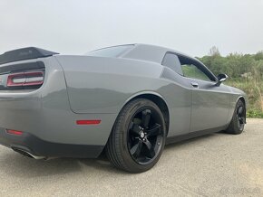 Dodge Challenger 5,7 HEMI— 276 kW—rok 2017–manuál - 7