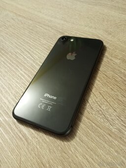 iPhone 8 / 64GB Super stav - 7