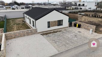 Krásny 4 izbový RD bungalov 92,26 m2 na pozemku 495 m2, Sene - 7