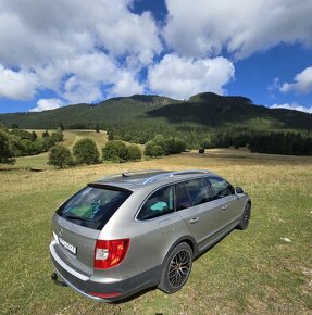 Škoda Superb 2.0 TDi  Scout 4x4 Kombi - 7