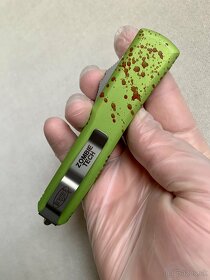 Microtech 122-10Z Zombie Tech D/E Signatures Series - 7