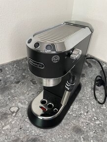 Kávovar DeLonghi EC685BK - 7