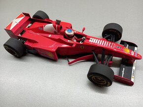 F1 FERRARI F310B MICHAEL SCHUMACHER MINICHAMPS 1:18 - 7