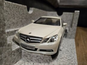 Modely Mercedes Benz 1:18 AUTOart Norev - 7