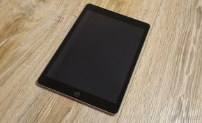 Apple iPad 5 gen 32gb - 7