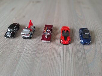 Kufrík a 50 Hot Wheels autičok - 7