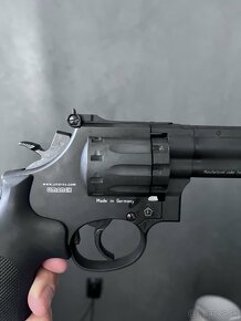 Vzduchový CO2 revolver Umarex Smith Wesson 586 4” 4,5mm - 7