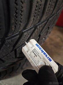 Hankook Winter 235/45 R18 98V - zimne pneu - 7