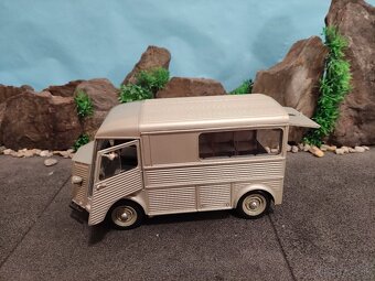 Prodám model 1:18 Citroen HY - 7