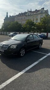 Toyota avensis 2.2 - 7