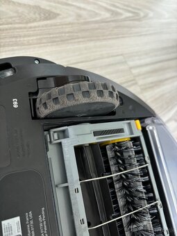 Roboticky vysavac iRobot Roomba 693 - 7