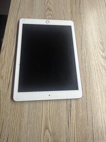 Ipad 6 generácia - 7