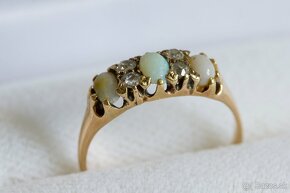 Starožitný 18ct zlatý prsteň s opálmi a diamantami - 7
