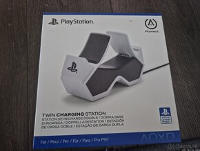 PlayStation 5 s mechanikou + 3 ovládače + 2 hry - 7