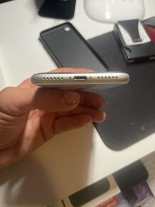iPhone SE 2020 - 7