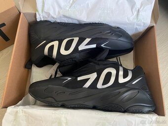 Adidas Yeezy 700 - 7