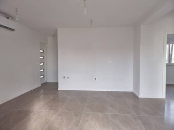 CHORVÁTSKO - Nové apartmány 40 m od mora - SRIMA - 7