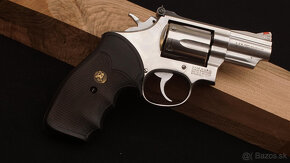 Predam kratky Smith&Wesson 357 magnum NEREZOVY - 7