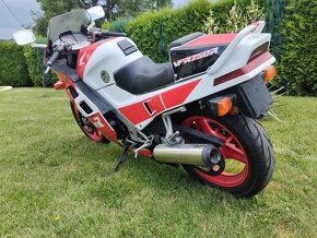 Honda VFR 750 F RC24 - 7