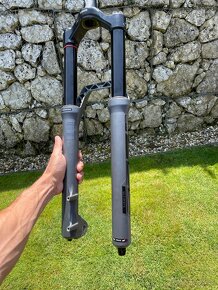 Odpruzena vidlica Rock Shox ZEB ultimate - 7