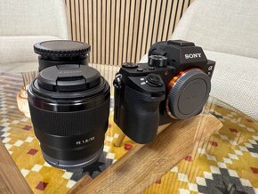 Predám Sony A7S II + 2 objektívy, battery grip v top stave - 7