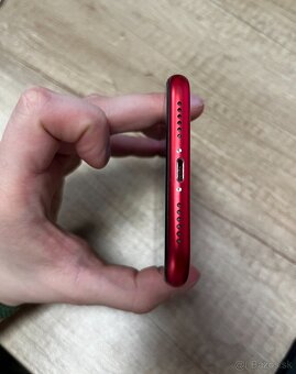 Predám Iphone 11 červený - bez škrabancov - 7