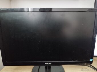 Stolový počítač aj monitor - 7