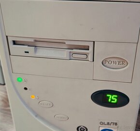 Intel Pentium 75 MHz / 32MB RAM / 1,2GB HDD / WIN95 - 7