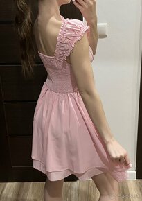 Krásne ružové krátke šaty - 7