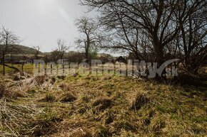 PREDAJ: Pozemok pre výstavbu rodinného domu, 885 m2, Veľká L - 7