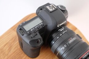 Canon eos 5D mark II + Canon zoom lens EF 24 - 105mm  1:4  L - 7