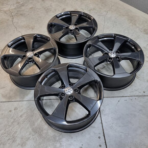 Originál Golf GTI disky 5x112 R19 ET51 - 7