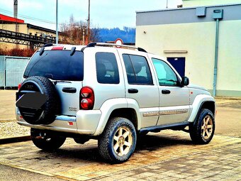 Predám Jeep cherokee liberty - 7