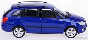 Predám nerozbalený model Škoda FABIA COMBI 2009 modrá farba - 7